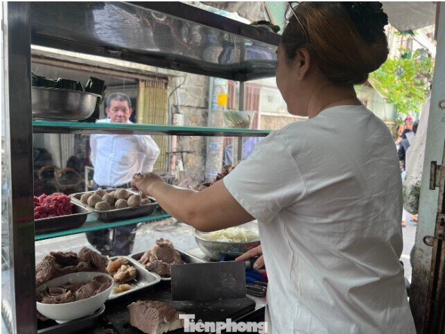 Bão giá ập đến, quán xá lao đao