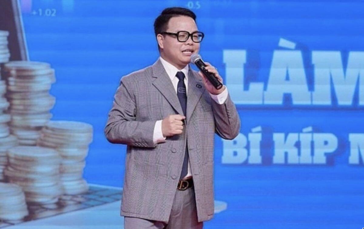 Mr Pips 'chi lương tháng' 350 triệu đồng cho hai cựu công an tư vấn pháp chế