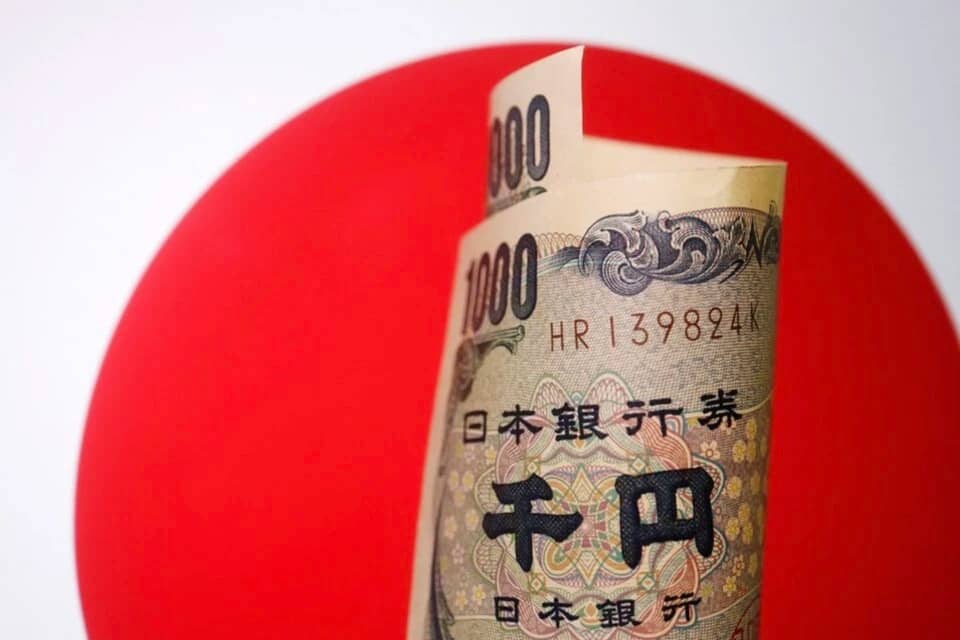 Yen Nhật "rơi tự do"
