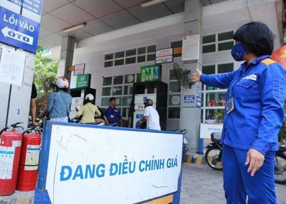 Bóng ma lạm phát trở lại từ túi tiền xăng dầu