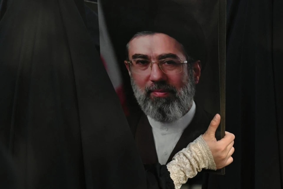 Lãnh tụ Iran đang ở đâu giữa vòng vây lửa?