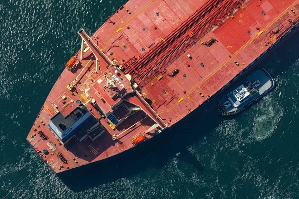 Bóng ma khủng hoảng từ eo biển huyết mạch