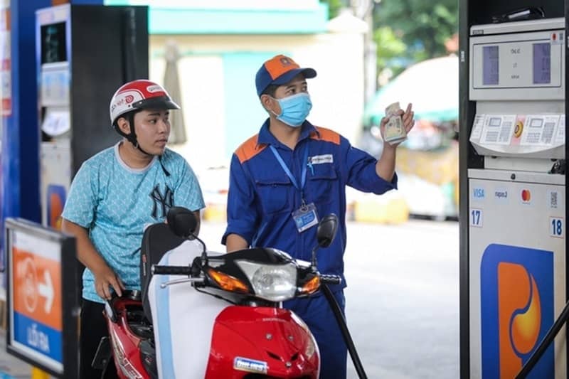 Khi giảm thuế nhập khẩu không còn là "đũa thần" duy nhất cho giá xăng