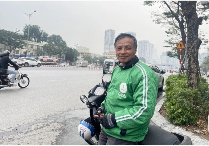 Ví tiền người dân mỏng dần vì giá xăng
