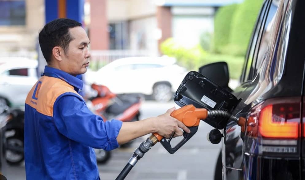 Xăng giảm gần 4.000 đồng/lít, Bộ Công Thương nói gì?