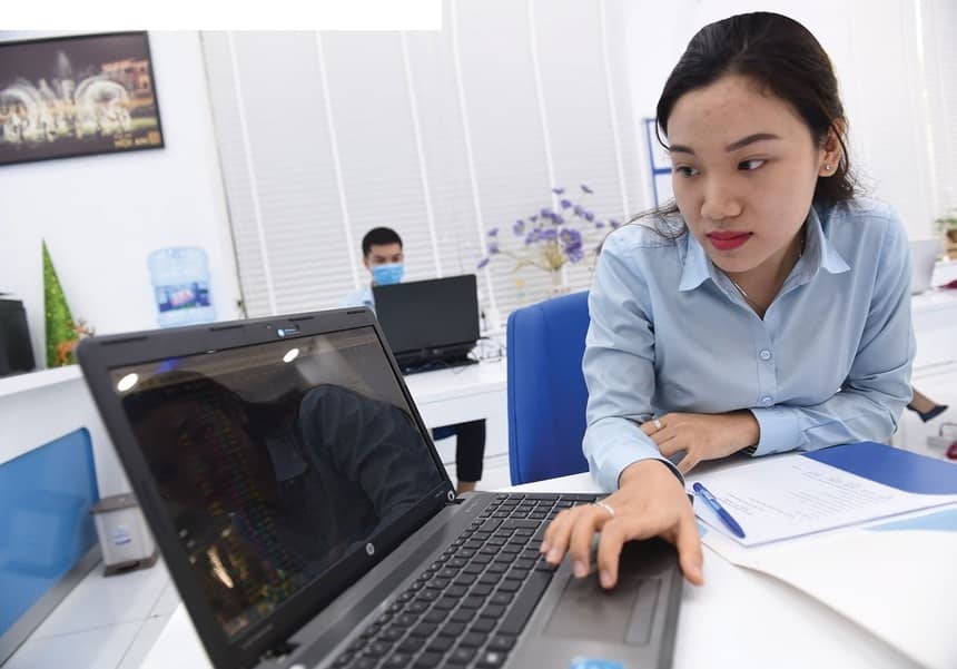 Chứng khoán "hụt hơi" trước cuộc đua tăng lãi suất huy động