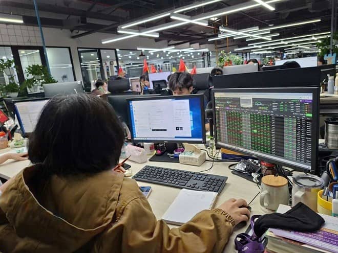 Chứng khoán phải là "máy bơm" vốn cho hạ tầng?