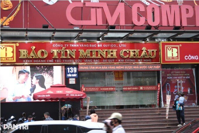 Công an xuất hiện tại 3 cơ sở Bảo Tín Minh Châu