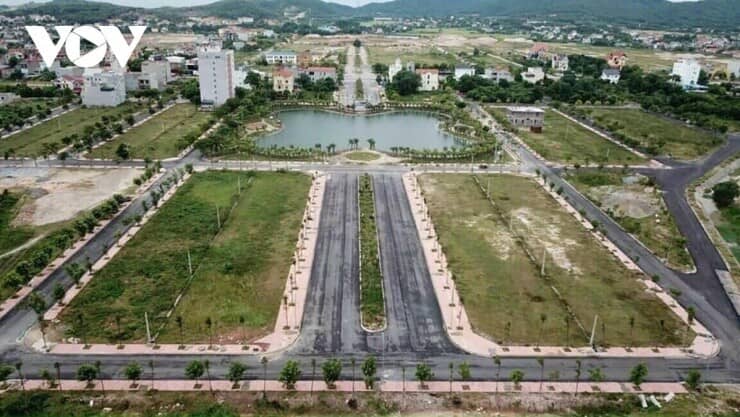 Đất nền Hà Nội giảm 4%, lãi suất vay chạm mốc 9%: Đã đến lúc xuống tiền?