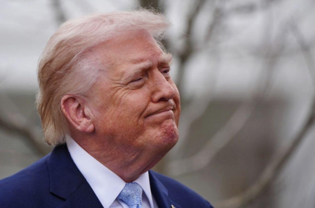 'Món quà lớn' của Iran cho ông Trump có thể là vài tàu dầu qua Hormuz