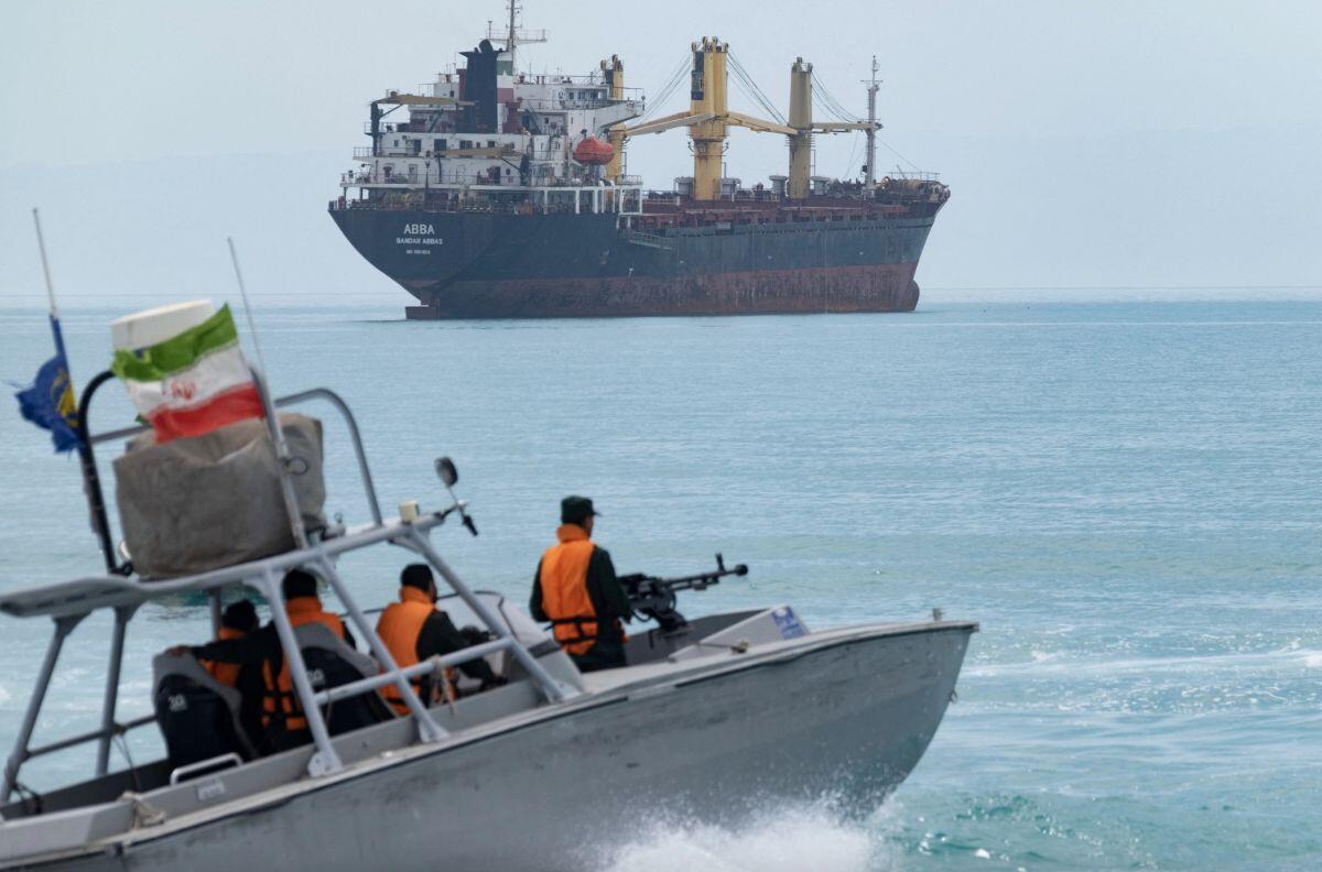 Iran dọa bóp nghẹt biển Đỏ nếu Mỹ đổ quân chiếm đảo