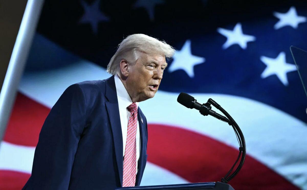 Tổng thống Mỹ gọi Hormuz là "eo biển Trump"