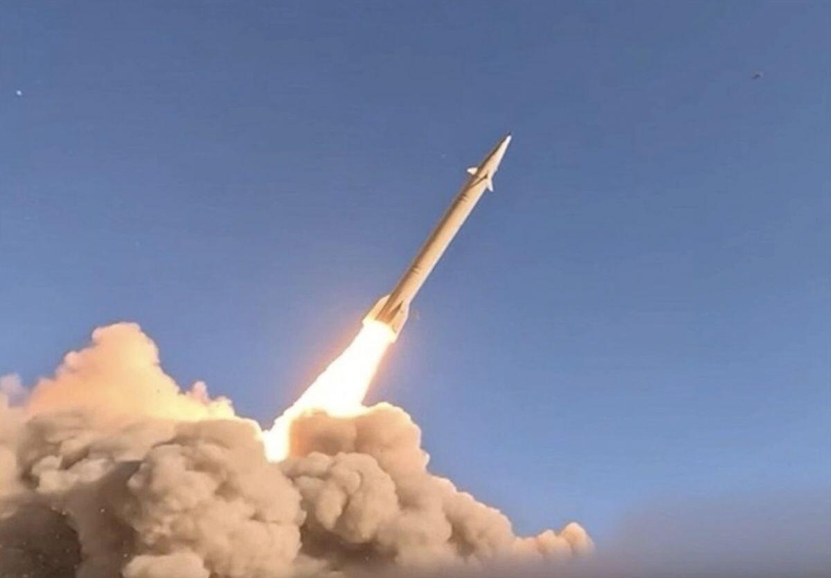 Iran gây chấn động khi tuyên bố đánh chìm tàu quân sự Mỹ, có thương vong