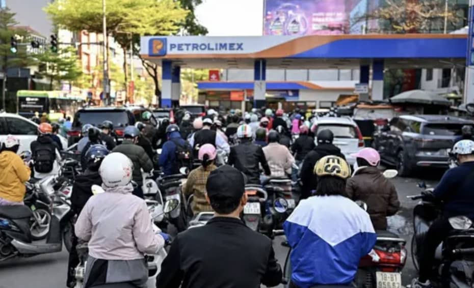 Chính phủ “bơm” 8.000 tỷ vào quỹ bình ổn xăng dầu để hạ nhiệt giá