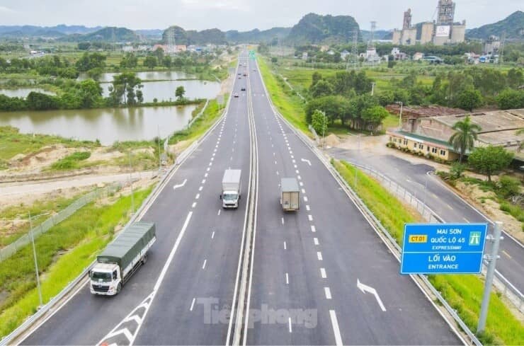 Cao tốc mới thu phí không dừng: Được bao nhiêu tiền, vì sao bị lỗi?