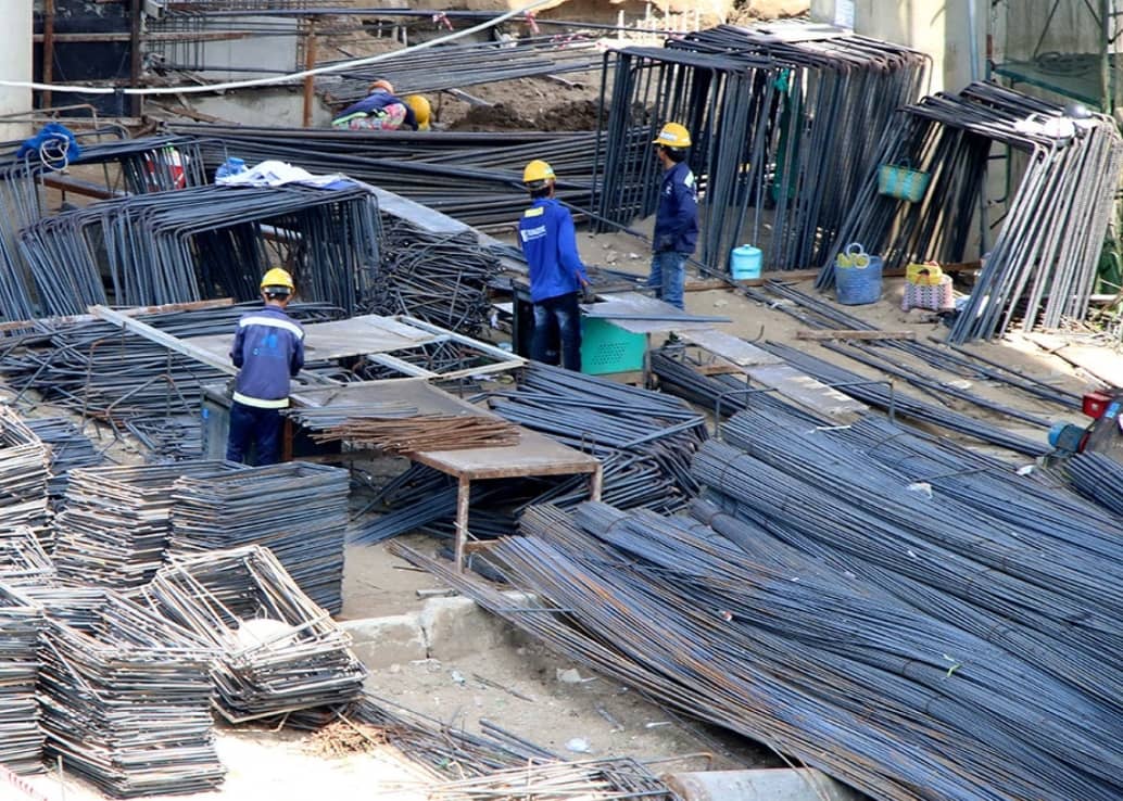 Giá vật liệu "ăn mòn" túi tiền nhà thầu