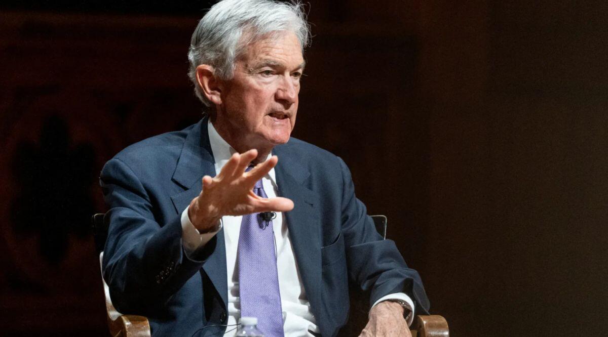 Tại sao ông Powell chưa vội tung đòn tăng lãi suất?