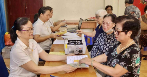 Cần thêm “điểm tựa” cho người già trước áp lực chi phí