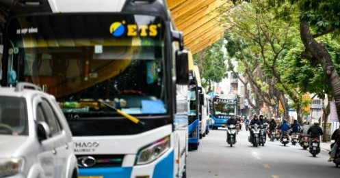 Sắp bỏ hạn chế xe du lịch 29 chỗ vào nội đô Hà Nội giờ cao điểm