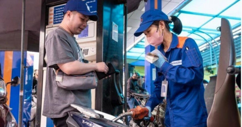Đề xuất tạm ứng quỹ bình ổn 4.000-5.000 đồng mỗi lít xăng dầu
