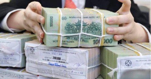 Sau chỉ đạo của NHNN, lãi suất tiết kiệm vẫn nóng