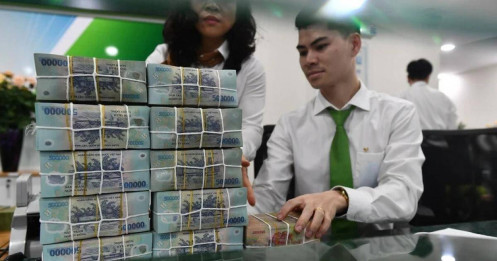 Khi "vòng kim cô" NIM siết chặt lợi nhuận ngân hàng
