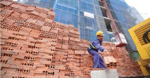 Giá vật liệu “phi mã”: Xây nhà giờ là bài toán khó