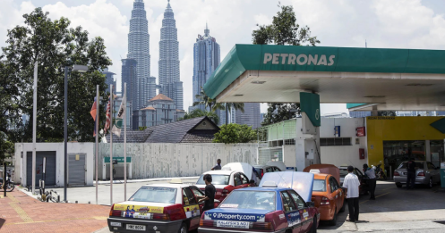 Muốn xăng 13.000 đồng/lít, quốc gia láng giềng Việt Nam chi gần 1 tỷ USD mỗi tháng