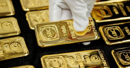 Vàng trong nước tăng sốc bất chấp rào cản từ đồng USD