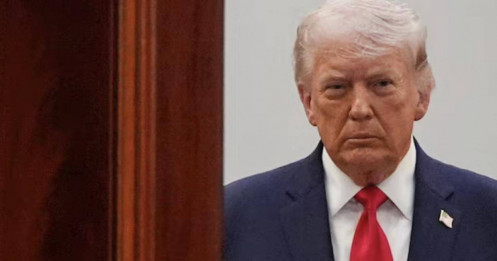 Giá dầu vượt 140 USD/thùng sau cảnh báo quân sự của Donald Trump