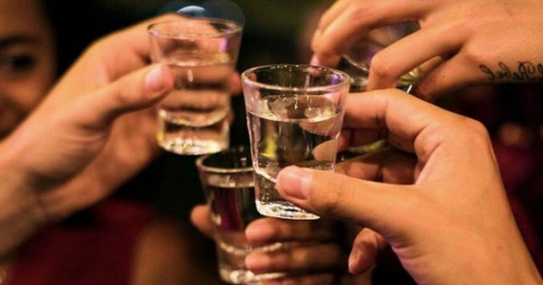 Ép buộc người khác uống rượu bia bị phạt tới 3 triệu đồng