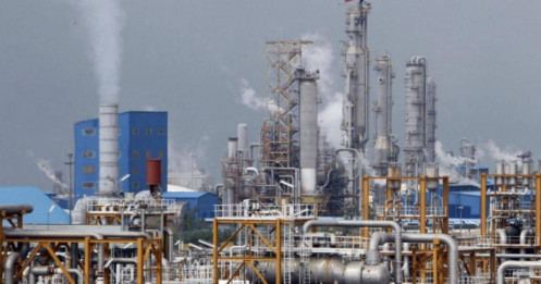 Israel tấn công nhà máy hóa dầu lớn nhất Iran