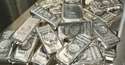 Bạc đang "thanh lọc" hay bên bờ vực thẳm?