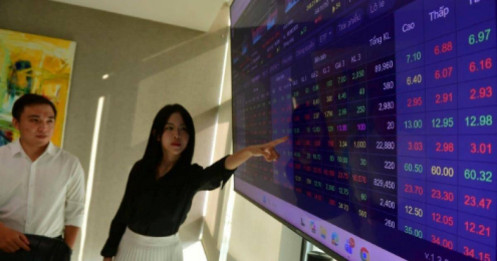 Tiền rót vào chứng khoán thấp nhất 10 tháng
