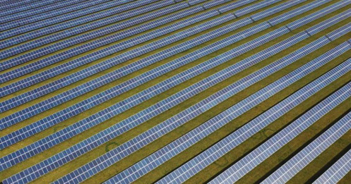 Năng lượng tái tạo và cuộc đua thoát khỏi con tin địa chính trị