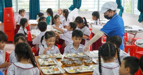 TP.HCM tổng kiểm tra 317 bếp ăn trường học sau hàng loạt sự cố thực phẩm