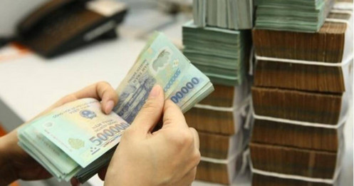 Lãi suất tiết kiệm tiếp tục tăng mạnh