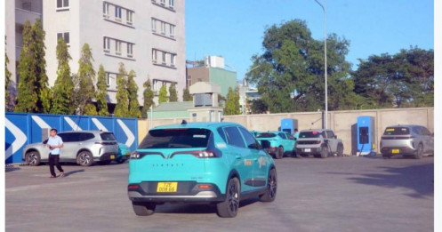 Bắt tay tỷ phú Phạm Nhật Vượng, PVOIL tăng tốc chuyển đổi, biến 460 cây xăng thành trạm sạc điện