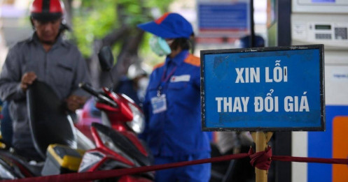 Vì sao giá xăng dầu thường xuyên "nhảy múa" lúc nửa đêm?