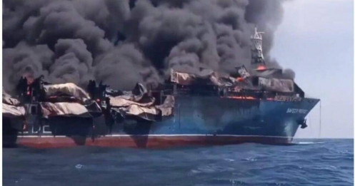 Tránh thành “đống sắt vụn”: Iran chỉ đường sống cho tàu qua Hormuz