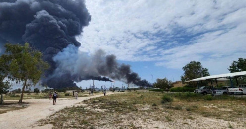 Cơ sở lọc dầu bị tấn công, Iran phóng tên lửa vào các nước vùng Vịnh