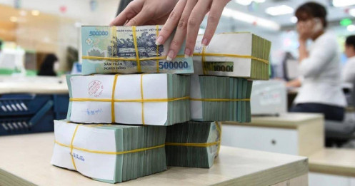 Lãi suất tiết kiệm đảo chiều: Điều gì đang xảy ra?