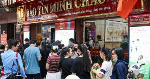 Bán vàng phải chờ tiền: Bảo Tín Minh Châu nói gì về tình trạng này