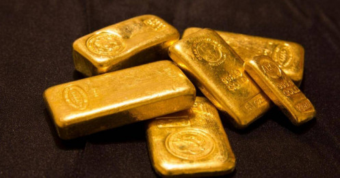 Vì sao vàng "phản bội" nhà đầu tư giữa lúc bão tố?