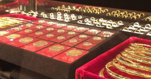 Vì sao người Việt phải mua vàng bạc đắt nhất thế giới?