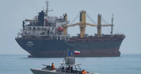 Iran cảnh báo đẩy đối thủ vào 'vòng xoáy chết chóc' ở Hormuz