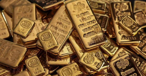 Vàng "nín thở" trước ngưỡng 5.000 USD