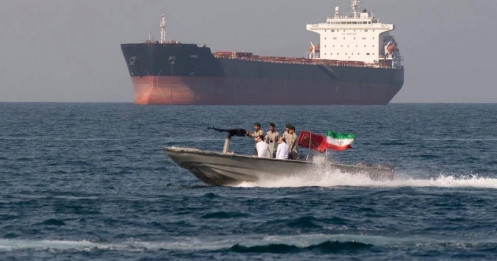 Iran gọi lệnh phong tỏa của Mỹ với Hormuz là 'hành vi cướp biển'