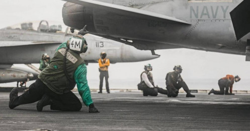 Mỹ chính thức ban bố "án tử" cho hàng hải Iran