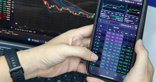 Định giá chạm đáy 10 năm: Cơ hội hiếm có để "gom hàng"?